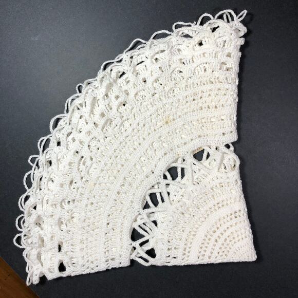 Round Small Crochet Table Cloth 29" Side Table Dresser Handmade Vintage Cottage - Picture 9 of 10